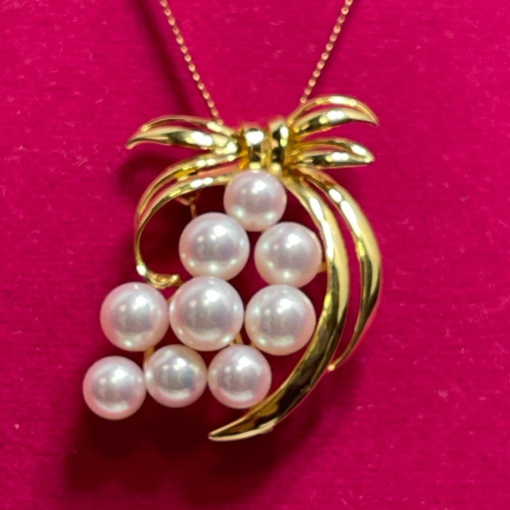 Gold and White Pearl Cluster Necklace with Leaf Accents